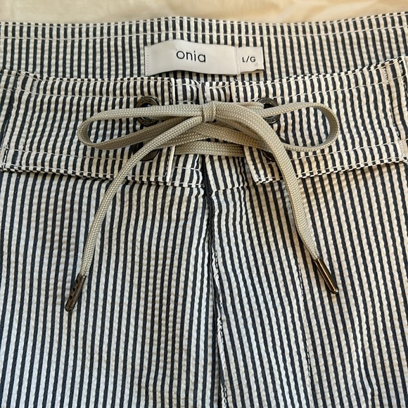 EUC 🐠 Onia Men’s Swim Trunks - seersucker fabric, side and back zip pockets. - Picture 3 of 9